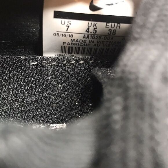 Nike Legend React Womens Size 7 Running Shoes Black Metallic Gold AA1626 004 - Picture 15 of 15